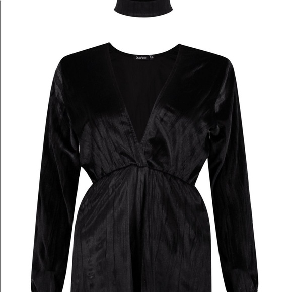 Boohoo Velvet Crushed Playsuit🖤 - Picture 2 of 3